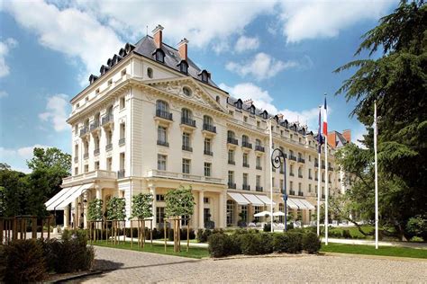 The best cheap hotels in Versailles 